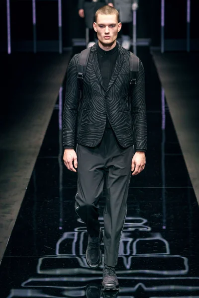 Look 18